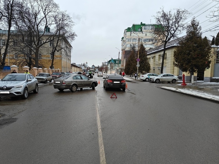 В Советском районе Орла столкнулись три машины