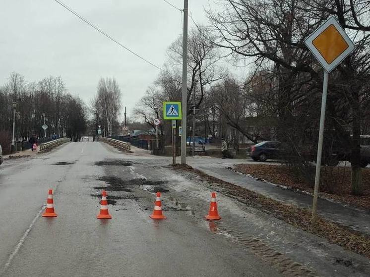 Новгородка получила травмы после наезда легковушки в Чудове