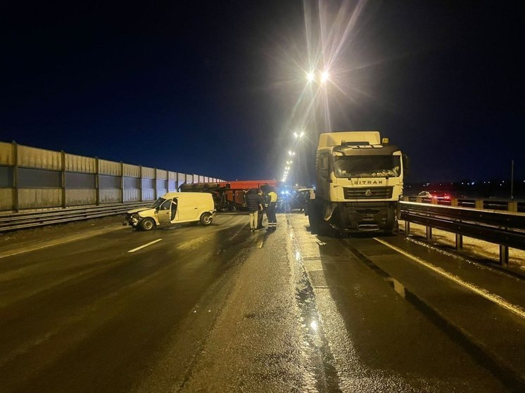 На автодороге «Петербург — Псков» в Гатчинском районе произошло тройное ДТП