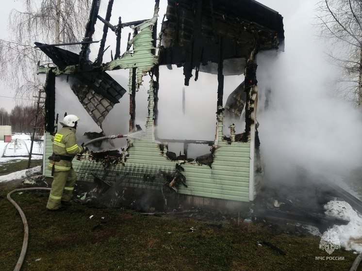 Жилой дом загорелся в деревне Плюсского района