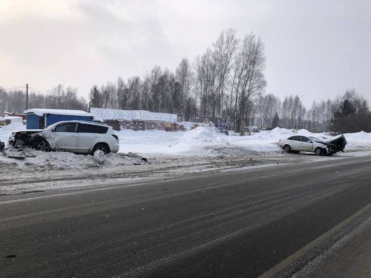 На трассе Томск - Мариинск 17 января столкнулись Chevrolet и Toyota