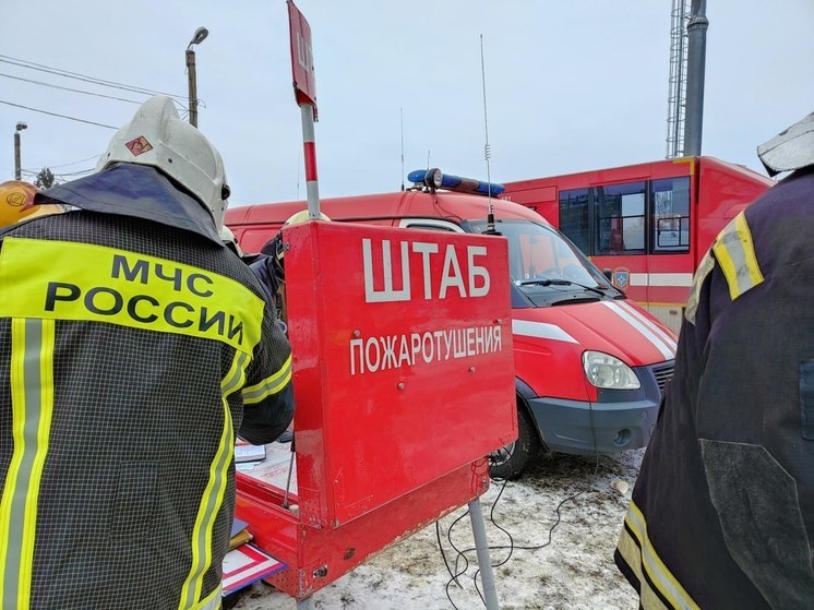 Пожар на нефтебазе в Лискинском районе охватил 2,8 тыс. кв. м