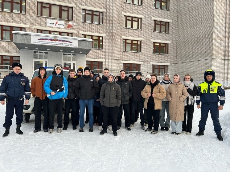 Инспекторы Госавтоинспекции провели профориентационное занятие в Коряжме