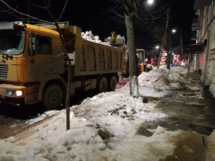 В Костроме активизировали вывоз снега из мест возможного подтопления