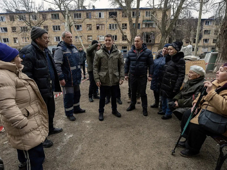 Дмитрий Артюхов вручил жителям Авдеевки ключи от квартир в восстанавливаемом Ямалом доме