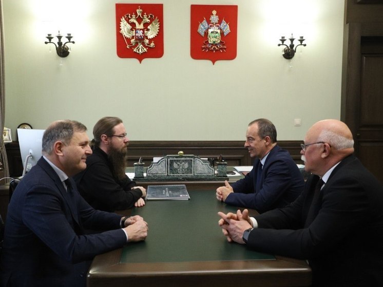 Председатель ЗСК Юрий Бурлачко обсудил проект «Школа молодого гуманитария» с иеромонахом Рафаилом