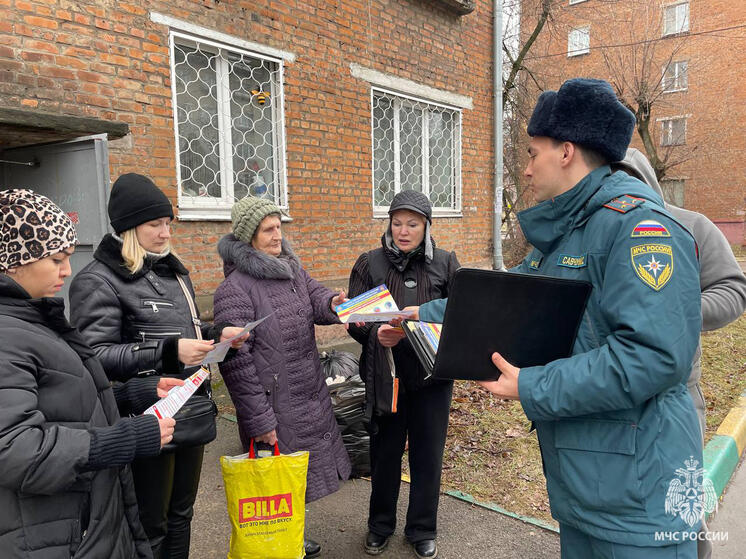 Сотрудники МЧС нанесли визит в тульский дом, где два дня подряд случались пожары