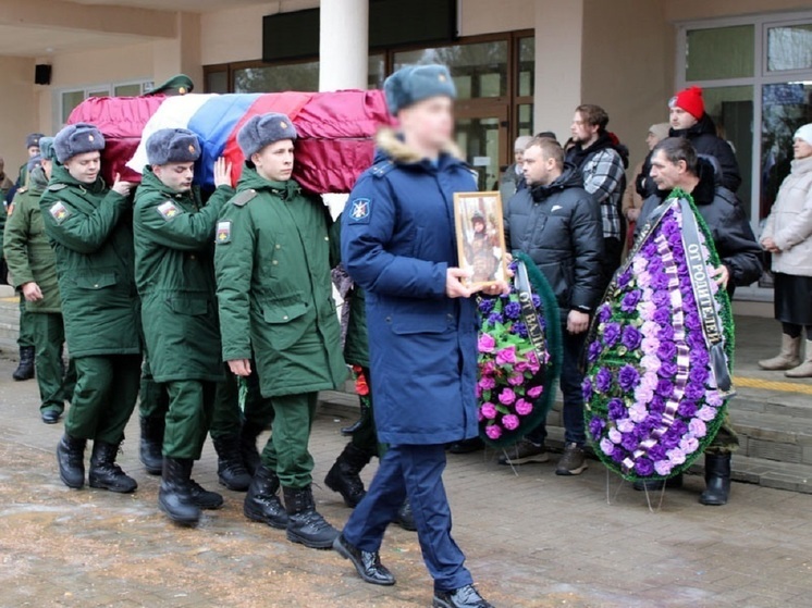 В Тверской области похоронили убитого накануне Нового года участника СВО