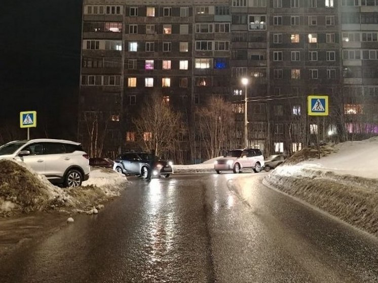В Мурманске несовершеннолетний получил ушибы от автомобиля
