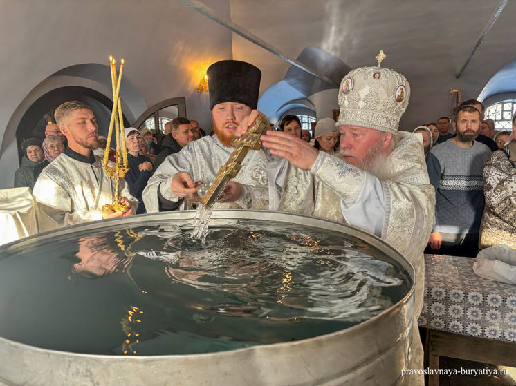 Чин Великого освящения воды совершен в Одигитриевском соборе Улан-Удэ