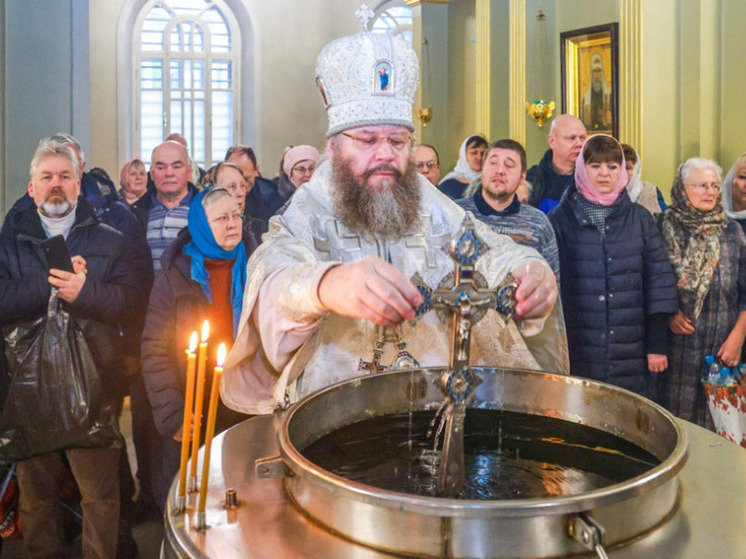 Освящение воды в Крещенский сочельник в Тамбовском кафедральном соборе