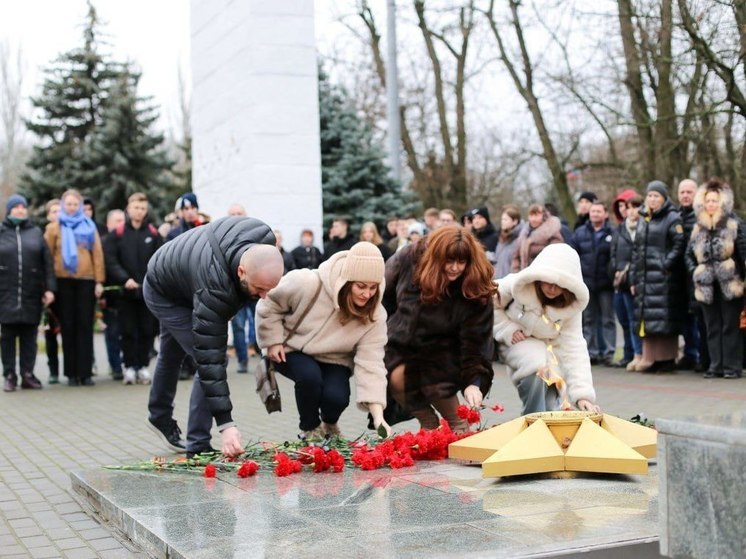 В Мелитополе в честь Дня прорыва блокады Ленинграда возложили цветы к вечному огню