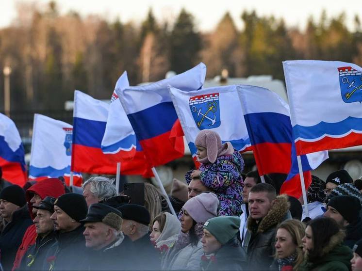 На акцию «На рубеже бессмертия» в Кировском районе пришли тысячи ленинградцев