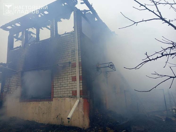 Жилой дом в Никольском сгорел после атаки ВСУ