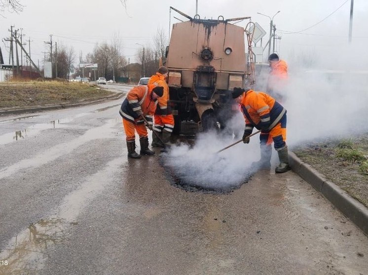 В Обнинске ликвидируют ямы на двух улицах