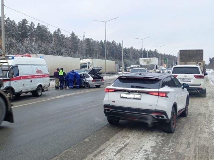 На ЕКАД в ДТП с Toyota RAV4 погиб водитель ВАЗ-2114