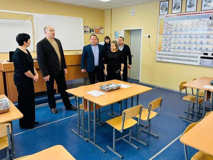 Алексей Фомин посетил образовательные учреждения Камешкирского района
