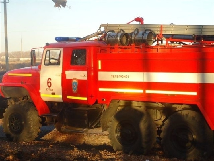 В Курске в 5-м Краснополянском переулке горел легковой автомобиль