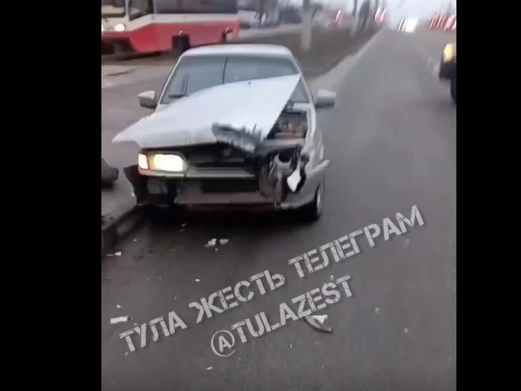 На юге Тулы на Крещение "пятнашка" разбита о рейсовый автобус