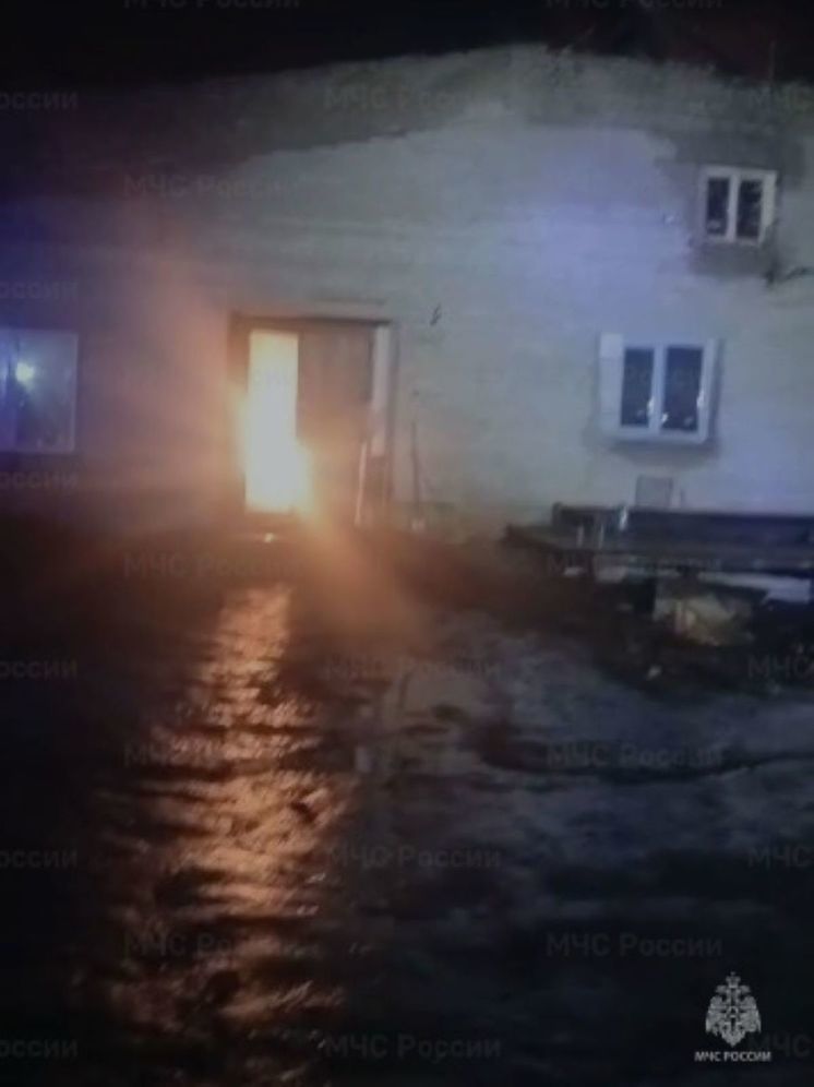 Восемь пожарных тушили пожар на ферме под Боровском