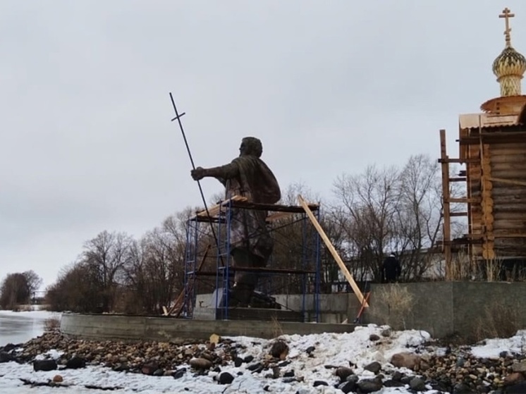 В Костроме сегодня в полдень освятили памятник апостолу Андрею Первозванному