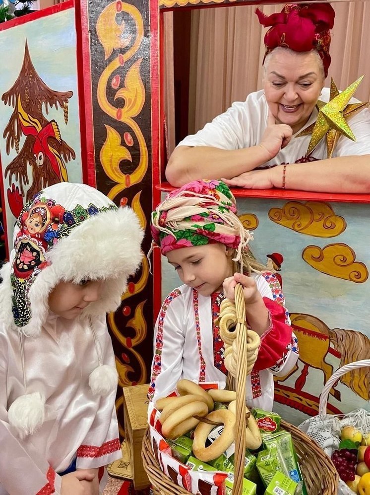 В Серпухове знакомят детей с традициями и культурой праздника "Рождественские колядки"