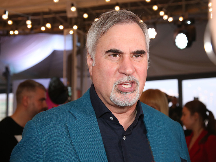 Валерий Меладзе приехал с тайным визитом в Москву и посетил могилу отца