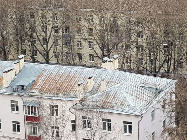 Жителям Чехова приходится самим ремонтировать подъезды