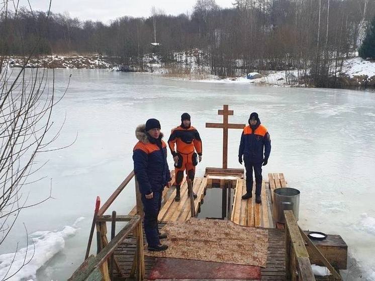 В крещенских купелях окунулись около пяти тысяч жителей Ленобласти