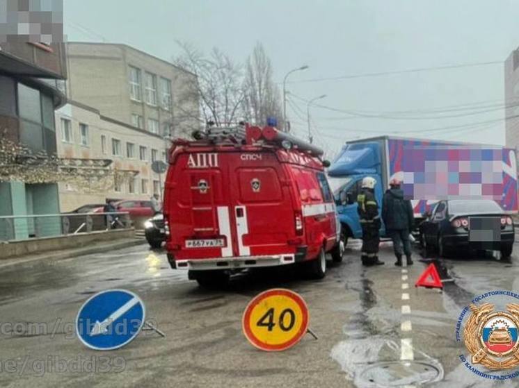 Водитель «Фольксвагена» пострадал во время ДТП в Центральном районе Калининграда