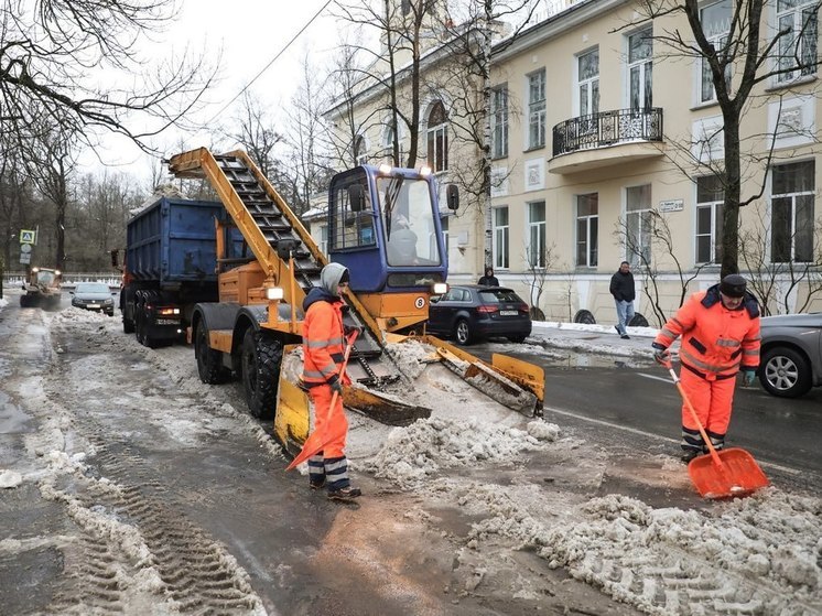 За неделю в Петербурге избавились от 300 кубометров накопленного снега