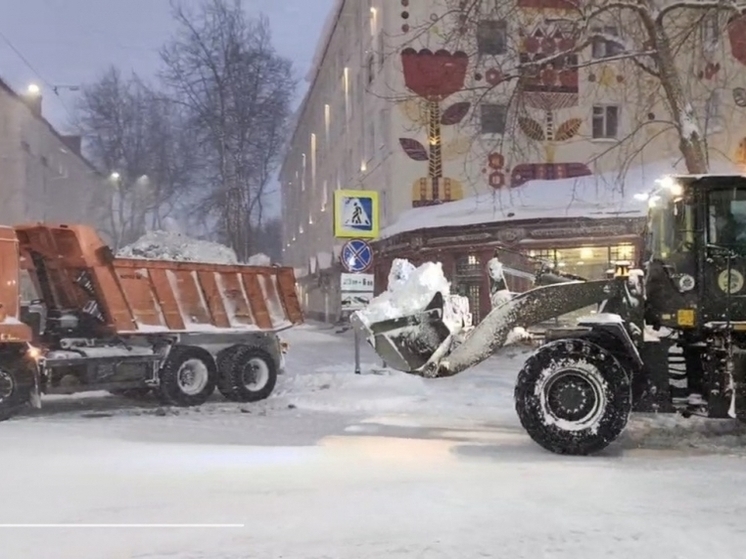 Больше шести тысяч кубометров снега вывезли из Мурманска за выходные