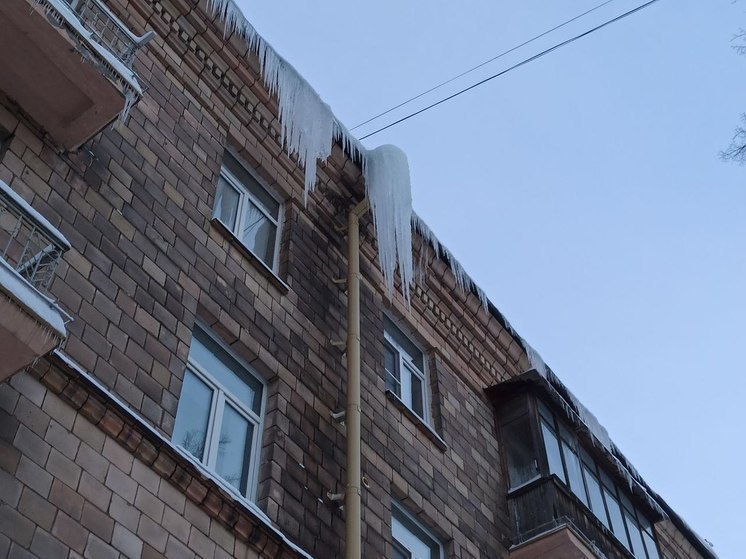 Министров в Карелии обязали следить за уборкой сосулек в подведомственных учреждениях