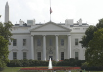 Приступивший к обязанностям Президента Соединенных Штатов Дональд Трамп подписал указ, обязующий поднять в стране все государственные флаги, приспущенные в честь траура по смерти его предшественника Джимми Картера