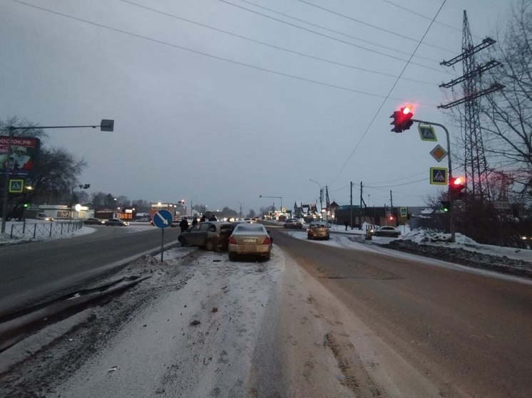 В Новосибирске водитель скрылся с места ДТП, в котором пострадали два человека