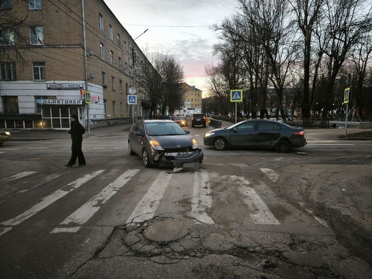 После ДТП в Твери пассажирку иномарки увезли в больницу