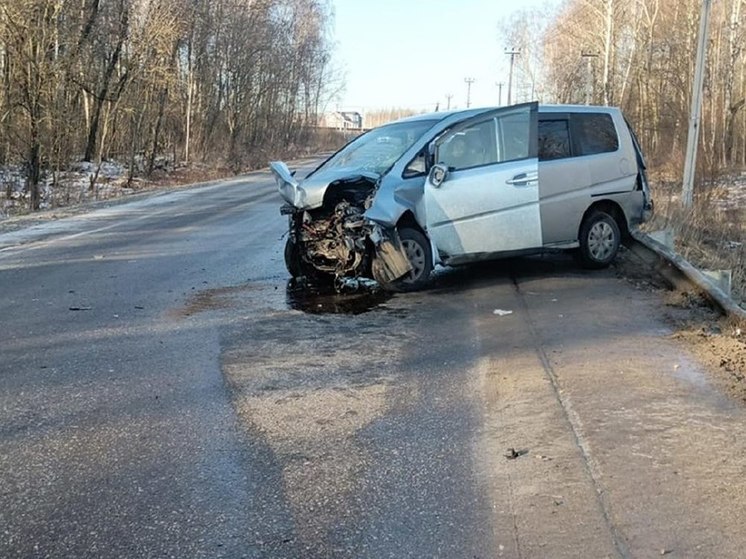 Три человека пострадали в результате лобовой аварии в Ступино