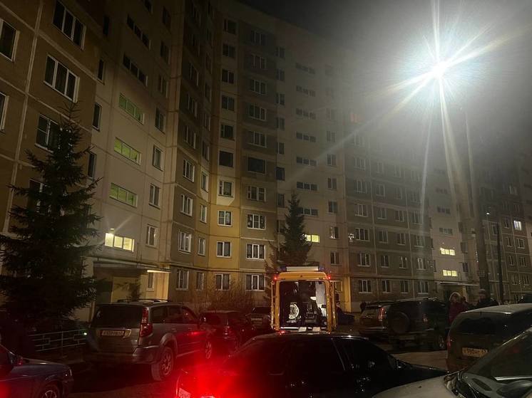 Из серьезных повреждений — обгоревший фасад дома