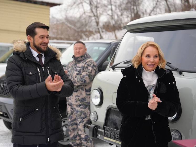 В Республике Алтай 20 января ассоциация «Ирбис» передала региональному управлению по охране, использованию и воспроизводству объектов животного мира ключи от четырех автомобилей. С их помощью учреждение усилит свою работу по основным направлениям деятельности, а также по борьбе с браконьерами.