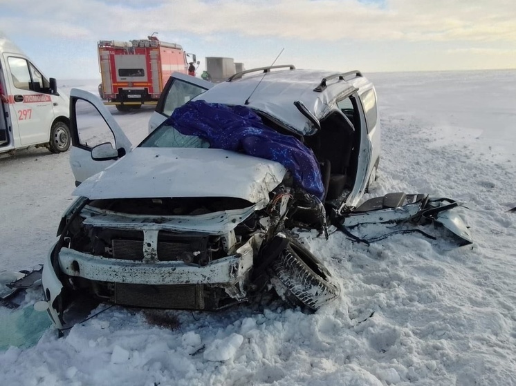 Человека госпитализировали после ДТП с двумя авто в Самарской области 21 января