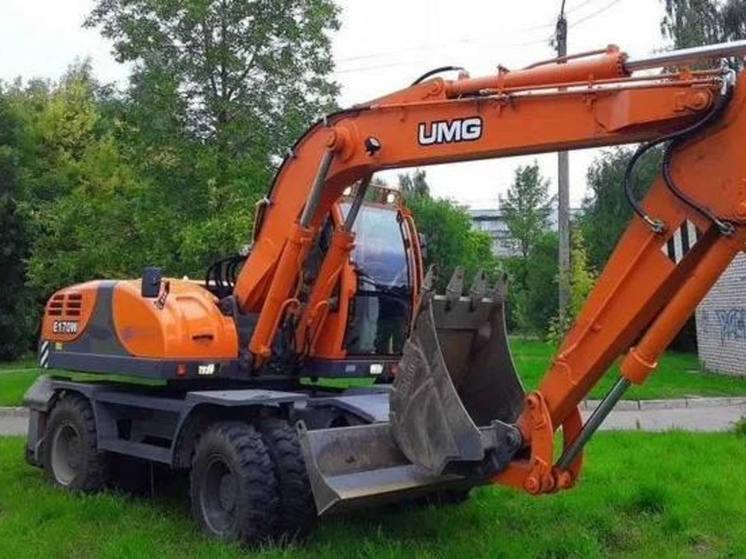 Экскаваторщик ответит в суде за нетрезвую езду в Петергофе