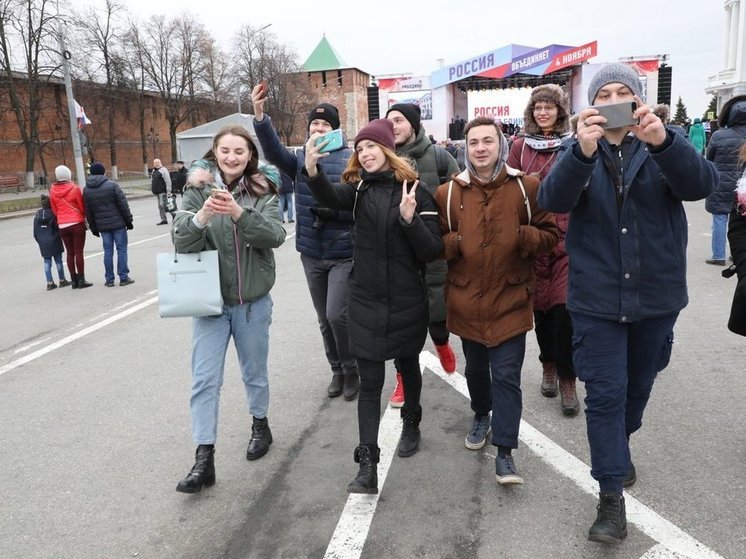 Нижегородцы оценили свое счастье «на троечку»