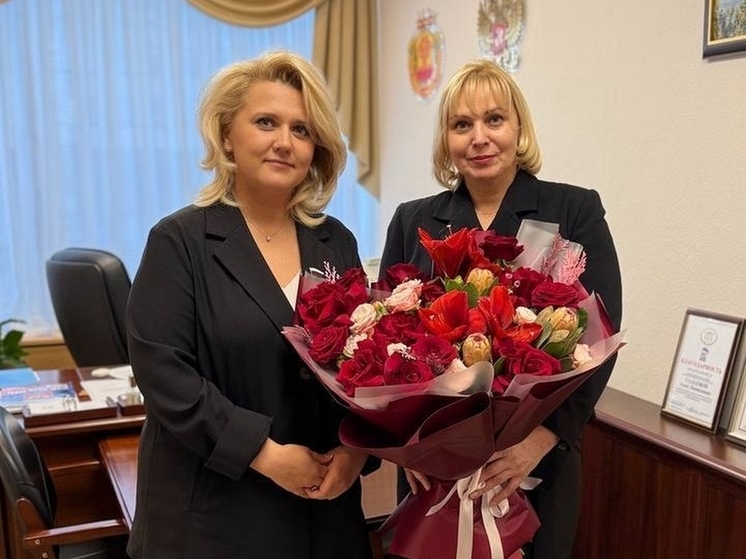 Алла Салаева поздравила Светлану Каликову с получением премии Правительства России