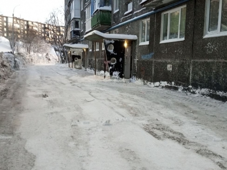 В Мурманске уборка дворов велась в особом режиме