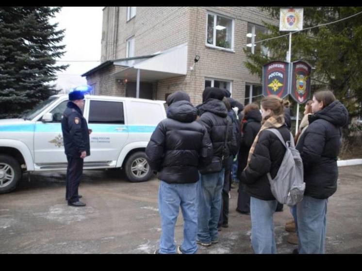 В Смоленске участники «Студенческого десанта» узнали об особенностях патрульно-постовой службы полиции