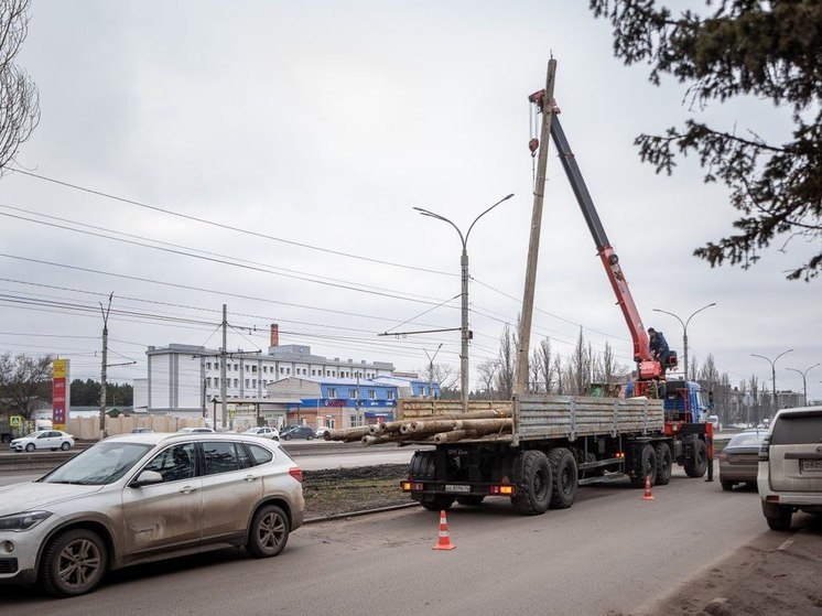 В Курске для спасения газона на дублере Энгельса установили бетонные ограждения