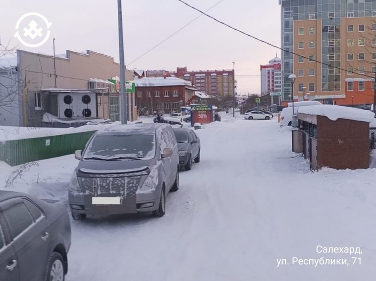 Мусоровоз трижды не смог опустошить баки в Салехарде из-за горе-водителей