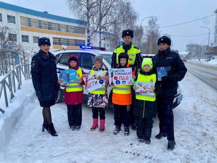 Школьники Ханты-Мансийска напомнили водителям о ПДД