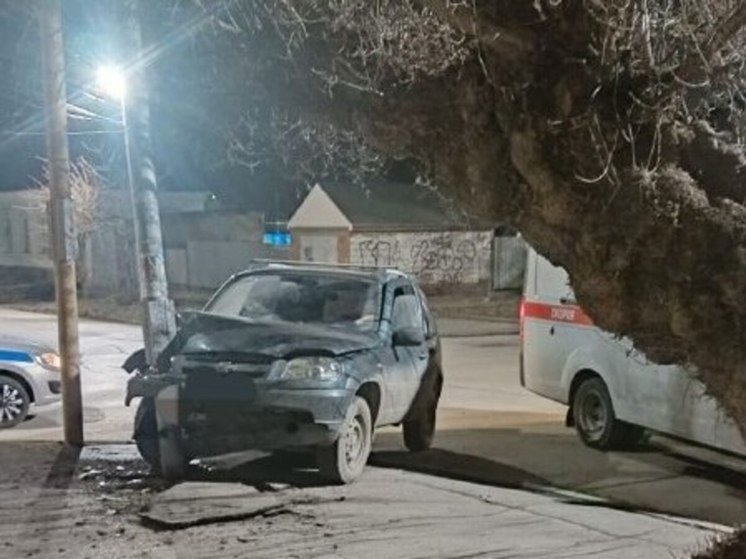 В Ростовской области водитель на легковушке погиб в ДТП