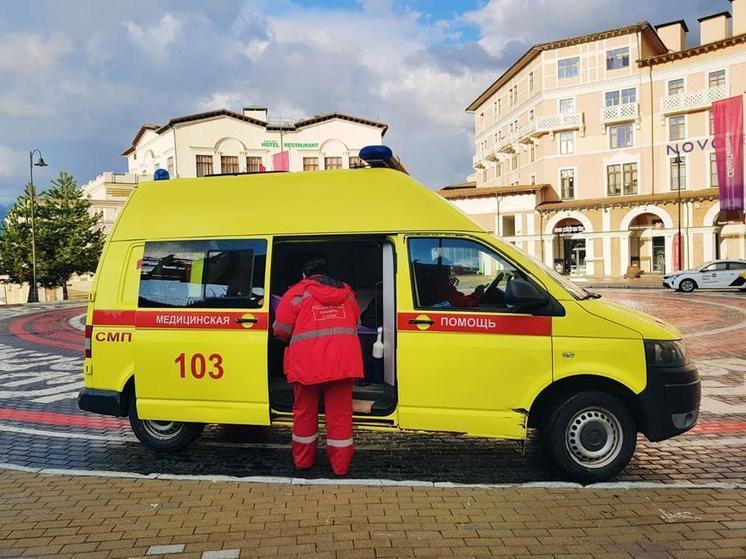 В Адлерском районе Сочи посетитель ТЦ упал со второго этажа